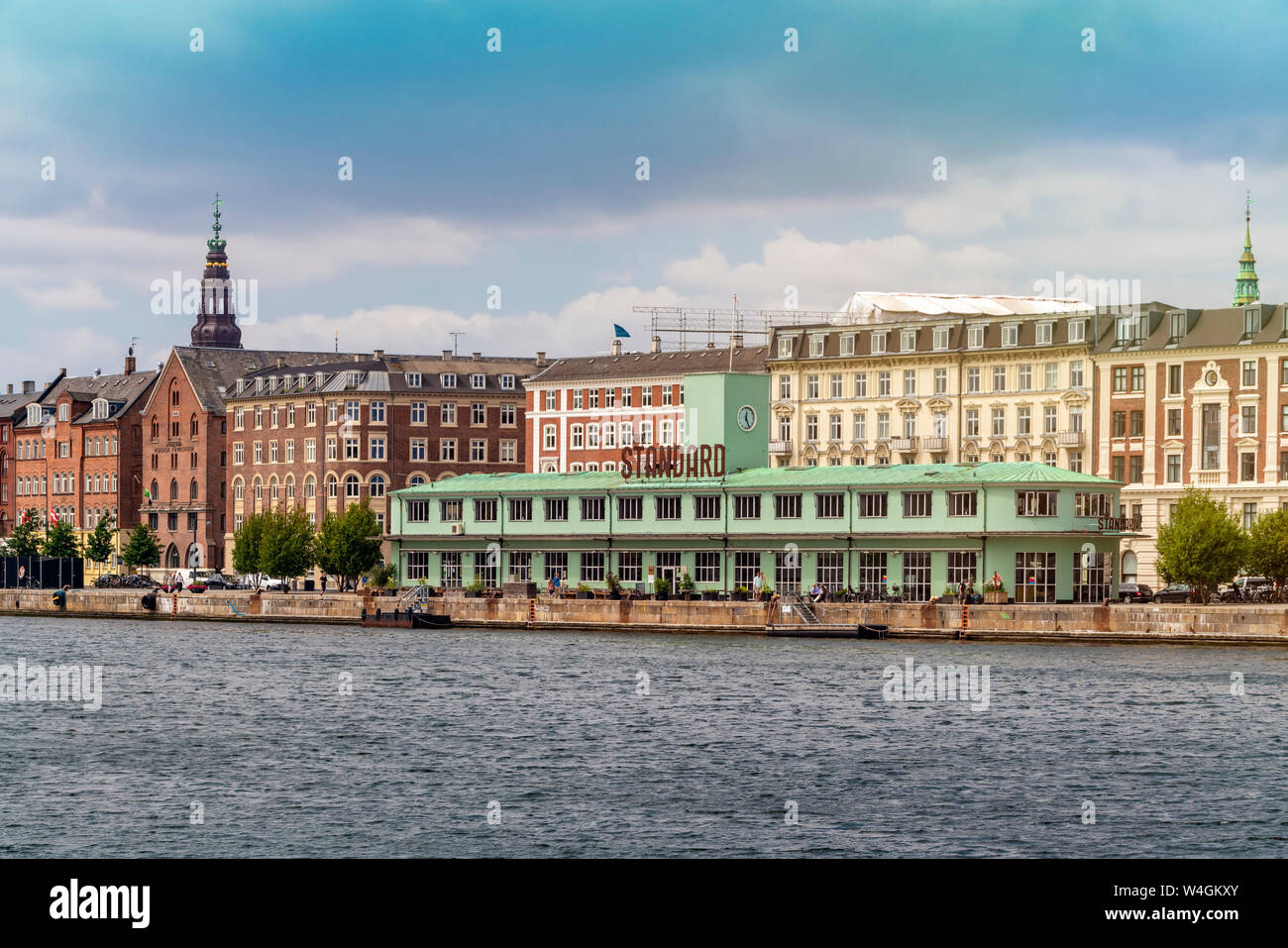 Havnegade con Havnepromenade e ristorante Standard vista dal ponte Inderhavnbroen, Copenhagen, Danimarca Foto Stock