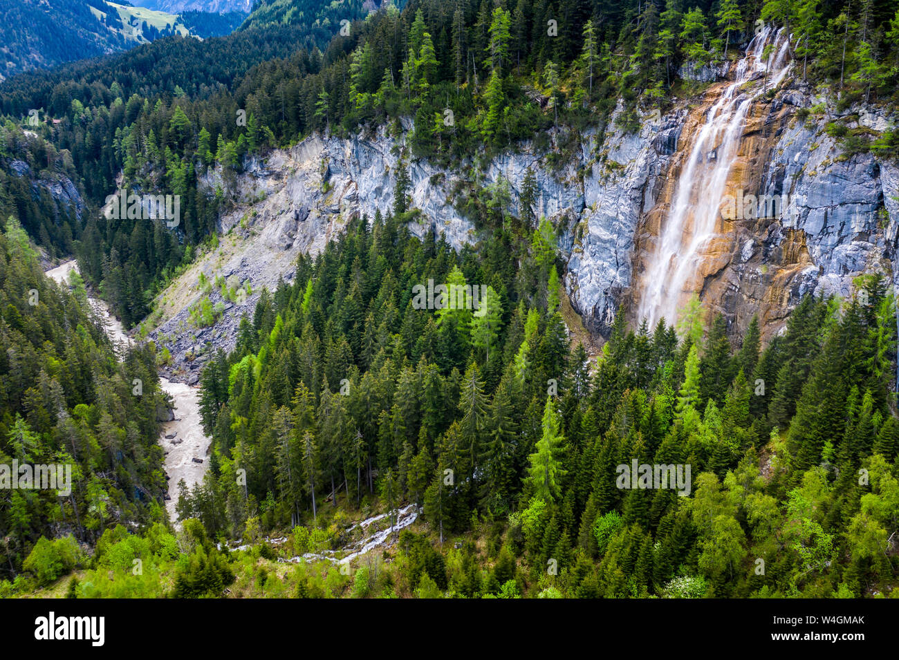 Veduta aerea Valle del Lech e il fiume Lech con cascata, Tirolo, Austria Foto Stock