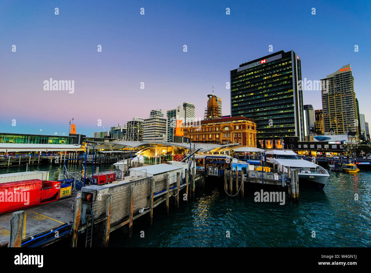 Skyline di Auckland all'imbrunire, Nuova Zelanda Foto Stock