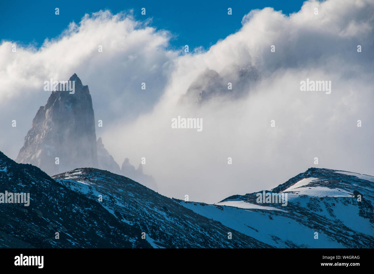 Il monte Fitz Roy vicino a El Chalten, Argentina, Sud America Foto Stock Il monte Fitz Roy vicino a El Chalten, Argentina, Sud America Foto Stock