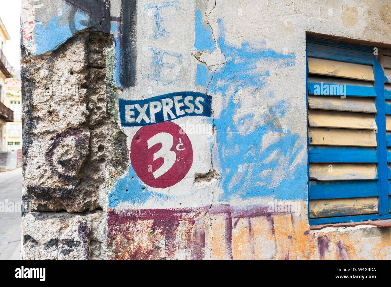 Coffee shop segno sulla facciata, Havana, Cuba Foto Stock