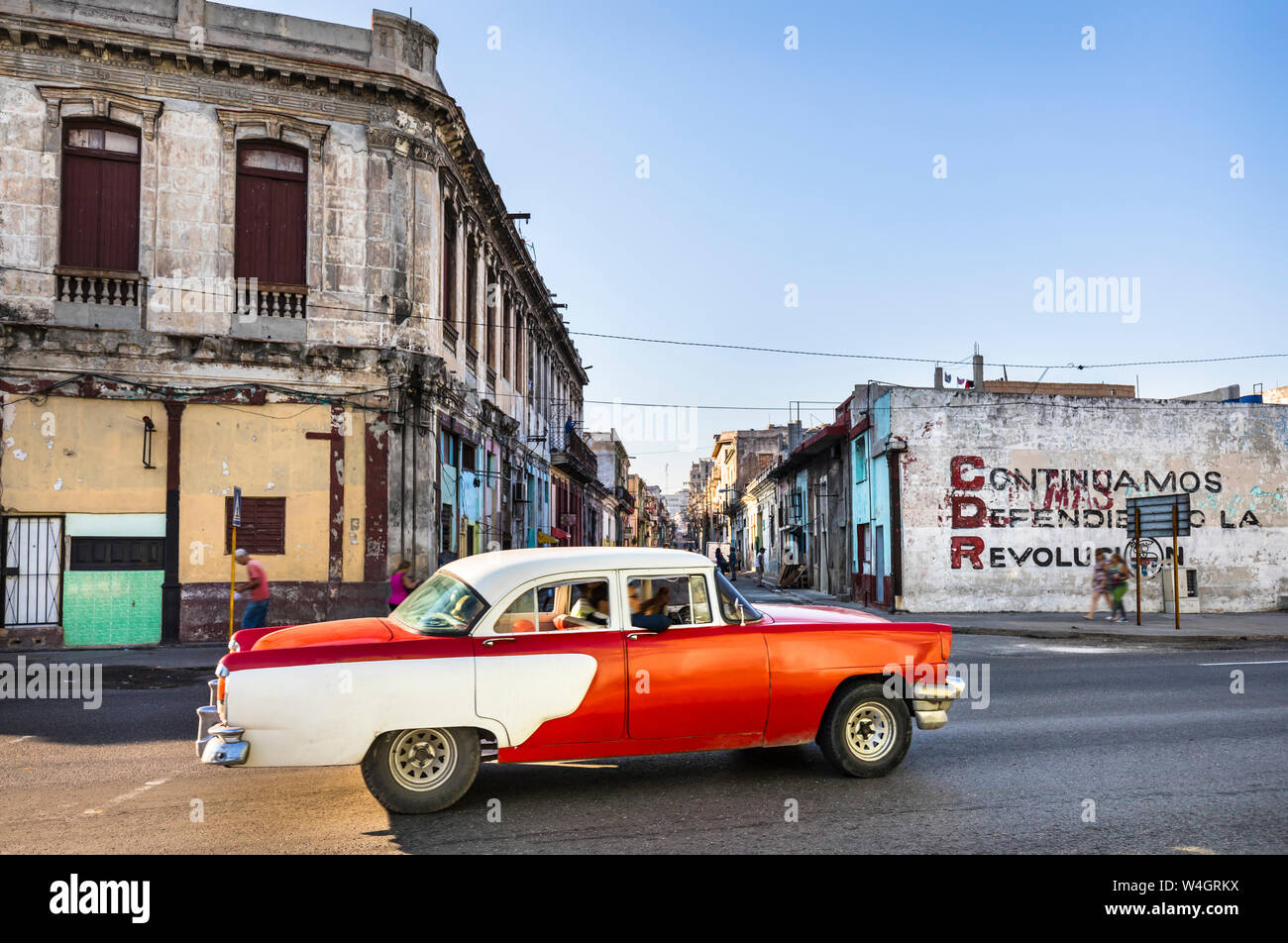 La guida di auto d'epoca, Havana, Cuba Foto Stock