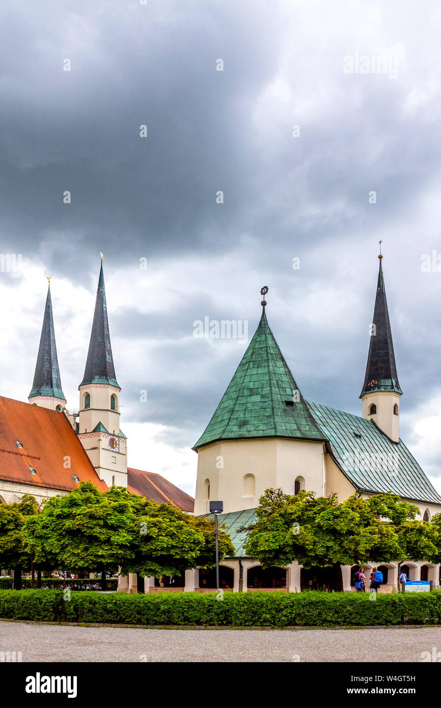 Chiesa Collegiata e la cappella di grazia, Kapellplatz, Altoetting, Baviera, Germania Foto Stock