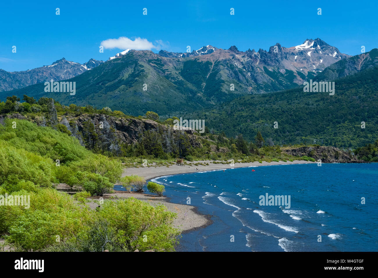 Bellissimo lago di montagna nella Los Alerces National Park, Chubut, Argentina, Sud America Foto Stock