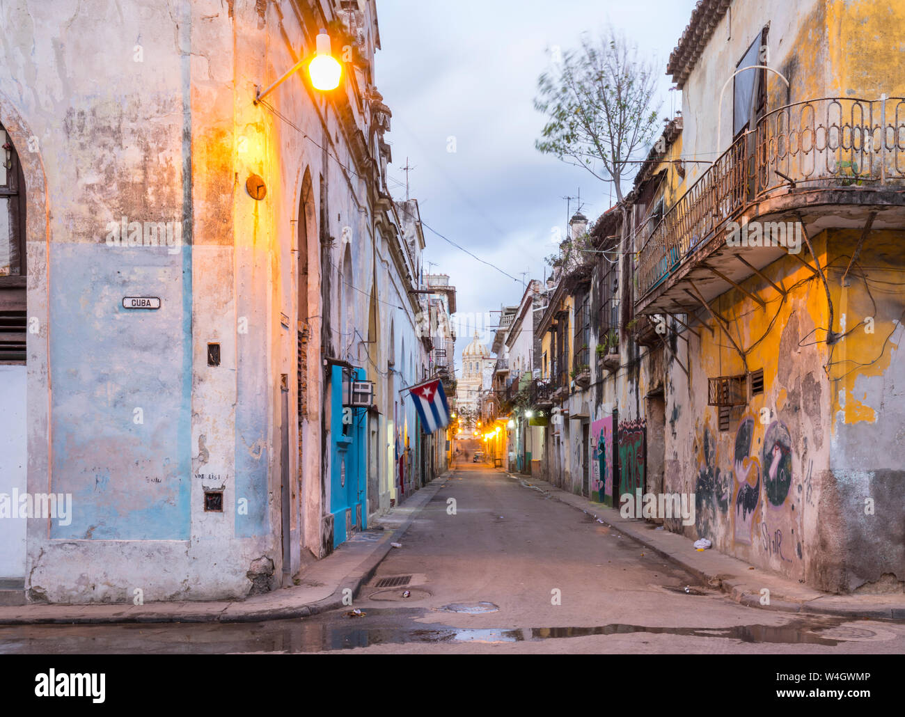 Street view alla città vecchia, l'Avana, Cuba Foto Stock