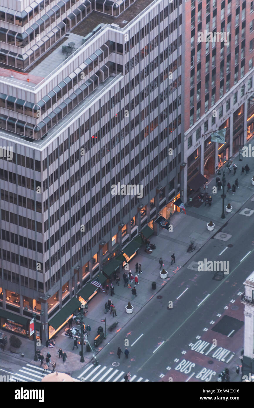 Vista superiore nelle strade di Manhattan, New York City, Stati Uniti d'America Foto Stock