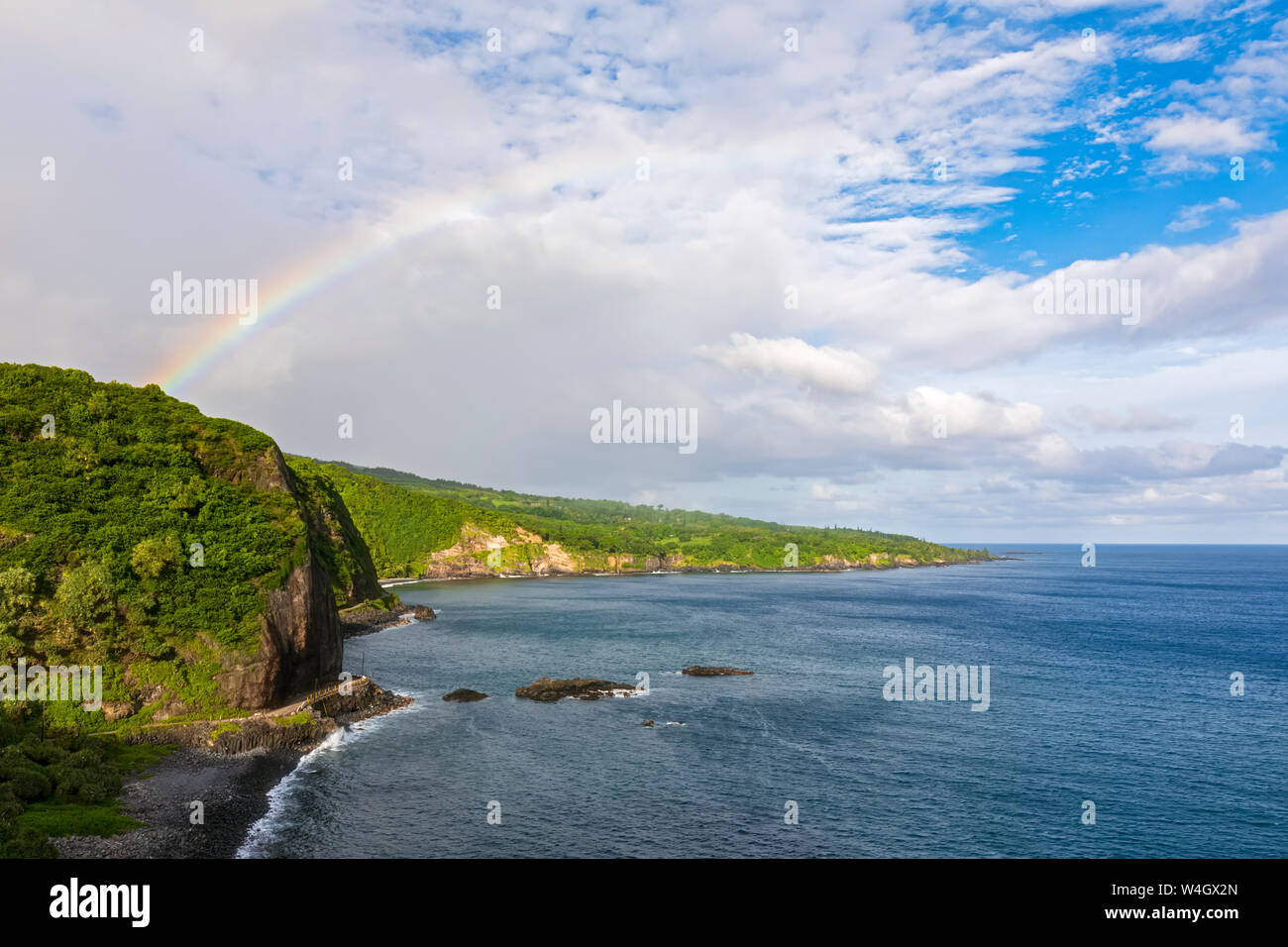 Rainbow sulla baia, Haleakala National Park, Maui, Hawaii, STATI UNITI D'AMERICA Foto Stock