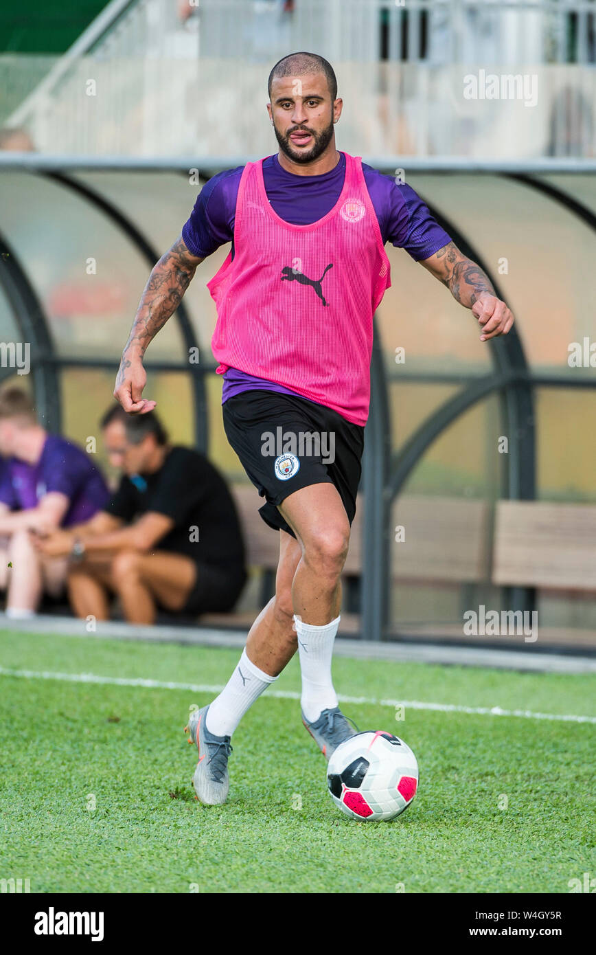 Hong Kong, Hong Kong, Cina. 23 Luglio, 2019. Premier League inglese team, Manchester City football club andare attraverso i loro passi in formazione nella calda Hong Kong meteo. Incontrate il team locale Kitchee FC per un pre-stagione partita di domani. Kyle Walker Credito: HKPhotoNews/ Alamy Live News Foto Stock