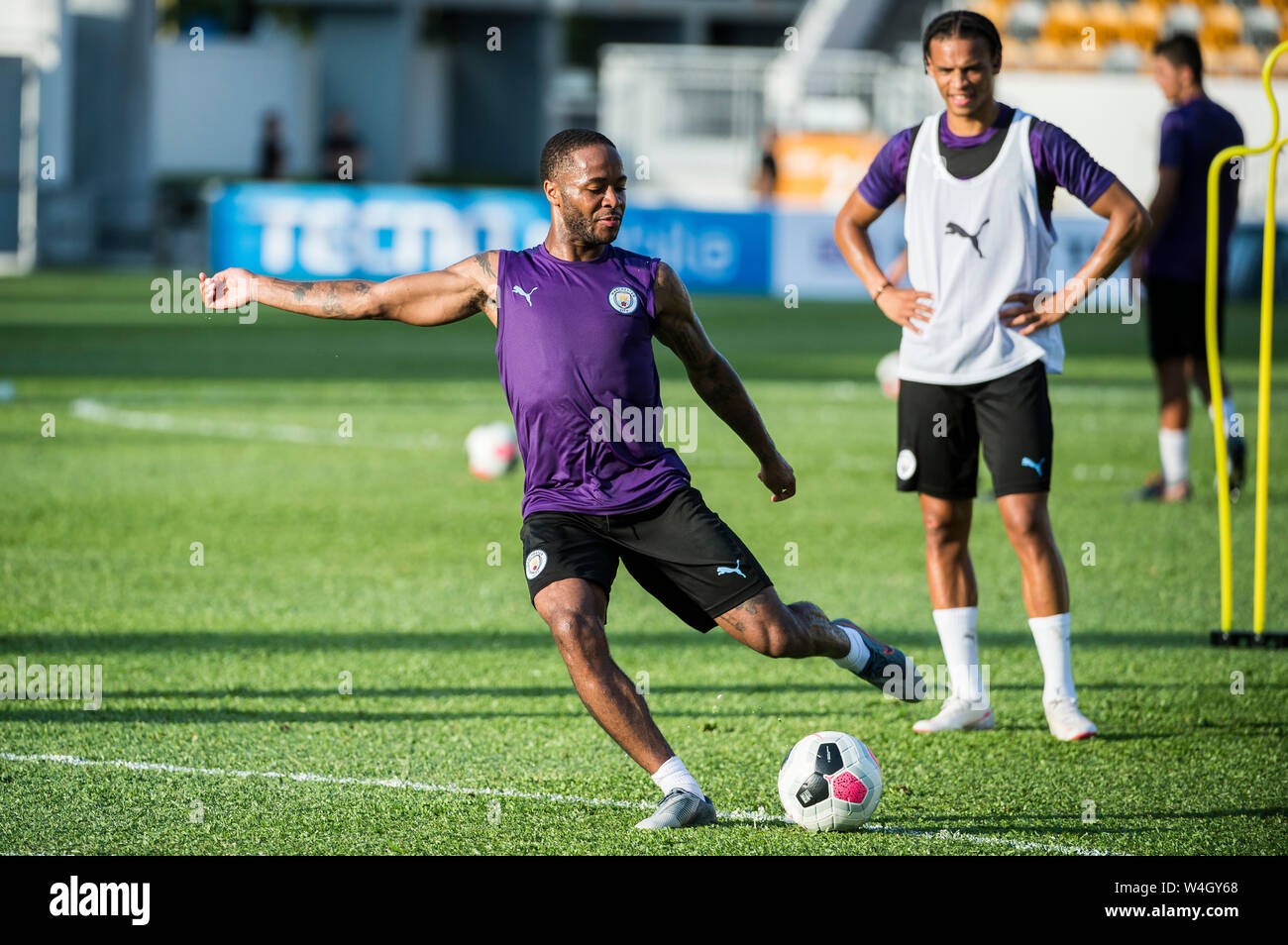 Hong Kong, Hong Kong, Cina. 23 Luglio, 2019. Premier League inglese team, Manchester City football club andare attraverso i loro passi in formazione nella calda Hong Kong meteo. Incontrate il team locale Kitchee FC per un pre-stagione partita di domani. Raheem Sterling Credit: HKPhotoNews/ Alamy Live News Foto Stock