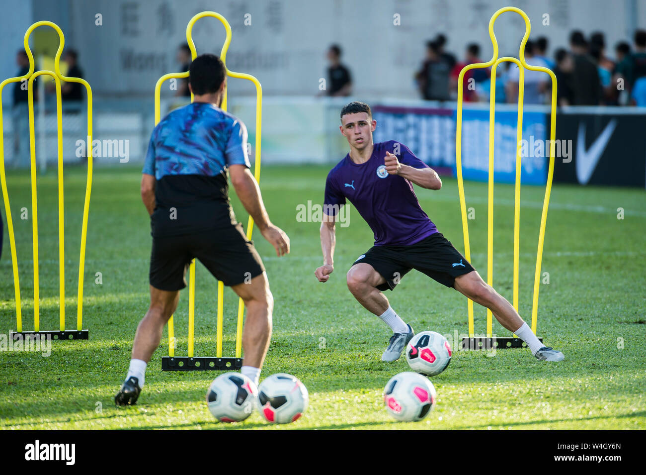 Hong Kong, Hong Kong, Cina. 23 Luglio, 2019. Premier League inglese team, Manchester City football club andare attraverso i loro passi in formazione nella calda Hong Kong meteo. Incontrate il team locale Kitchee FC per un pre-stagione partita di domani. Joe Foden Credito: HKPhotoNews/ Alamy Live News Foto Stock