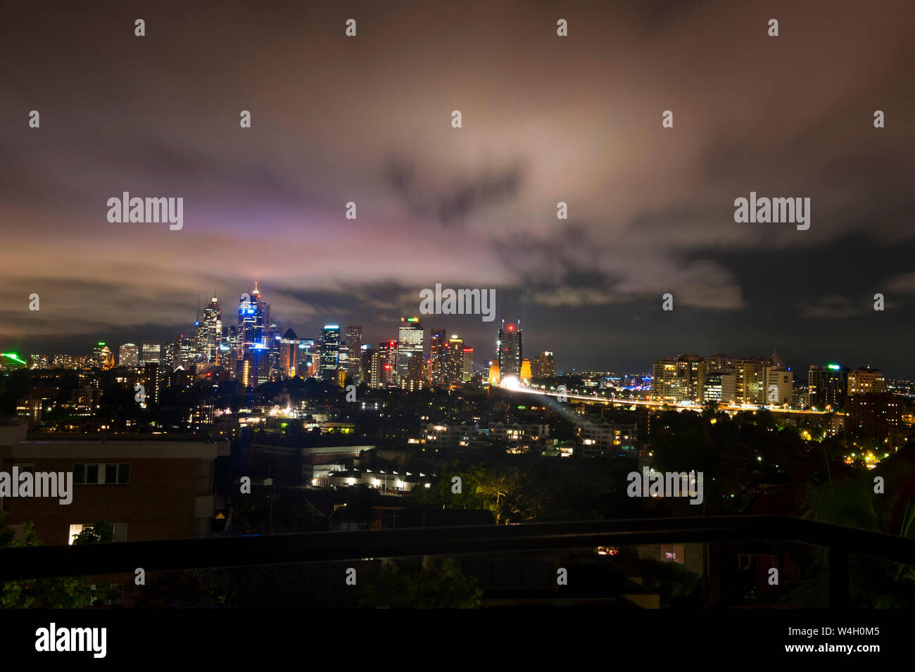 Skyline di Sydney durante la notte, Nuovo Galles del Sud, Australia Foto Stock
