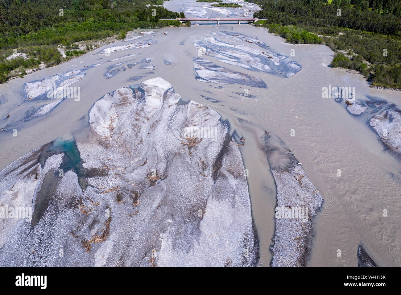 Vista aerea su banchi di ghiaia nel fiume Lech, Valle del Lech, Tirolo, Austria Foto Stock