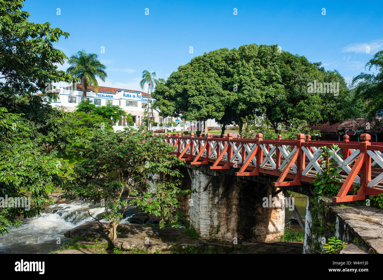 Ponte che attraversa il fiume Almas in Pirenopolis, Goias, Brasile Foto Stock