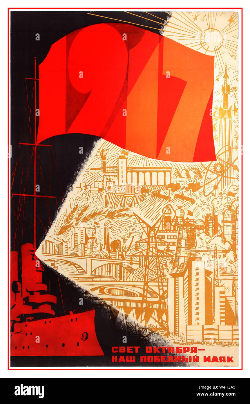 Vintage Soviet russo rivoluzione URSS propaganda sovietica poster 1917 -La luce di ottobre è il nostro faro vittoriosa - presenta una barca rossa con battenti una bandiera rossa che legge - 1917 - con illustrazioni di architettura fabbriche e industria in background. Russia, designer: I. Burov, Foto Stock