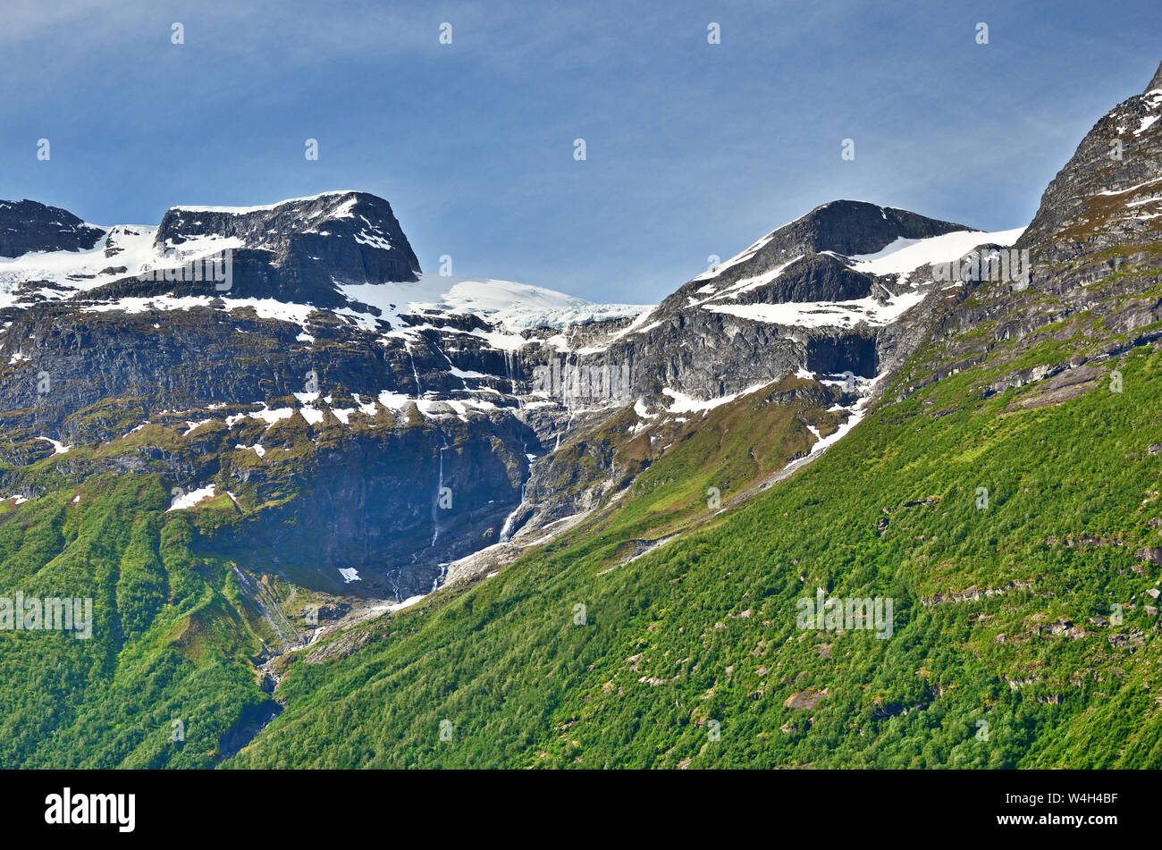 Montagne innevate in Norvegia. Foto Stock