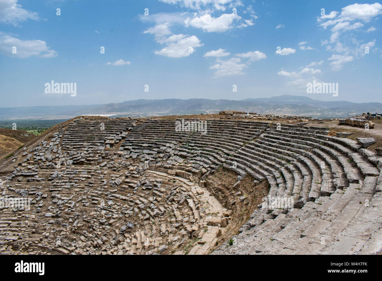 Turchia: vista del teatro occidentale in Laodicea sul Lycus, città in età ellenistica regioni della Caria e Lydia poi provincia romana della Frigia Pacatiana Foto Stock