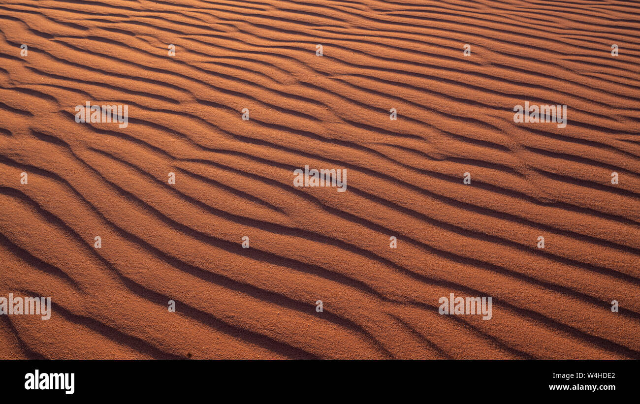 Piccole dune di sabbia nel deserto di Wadi Rum, Giordania Foto Stock