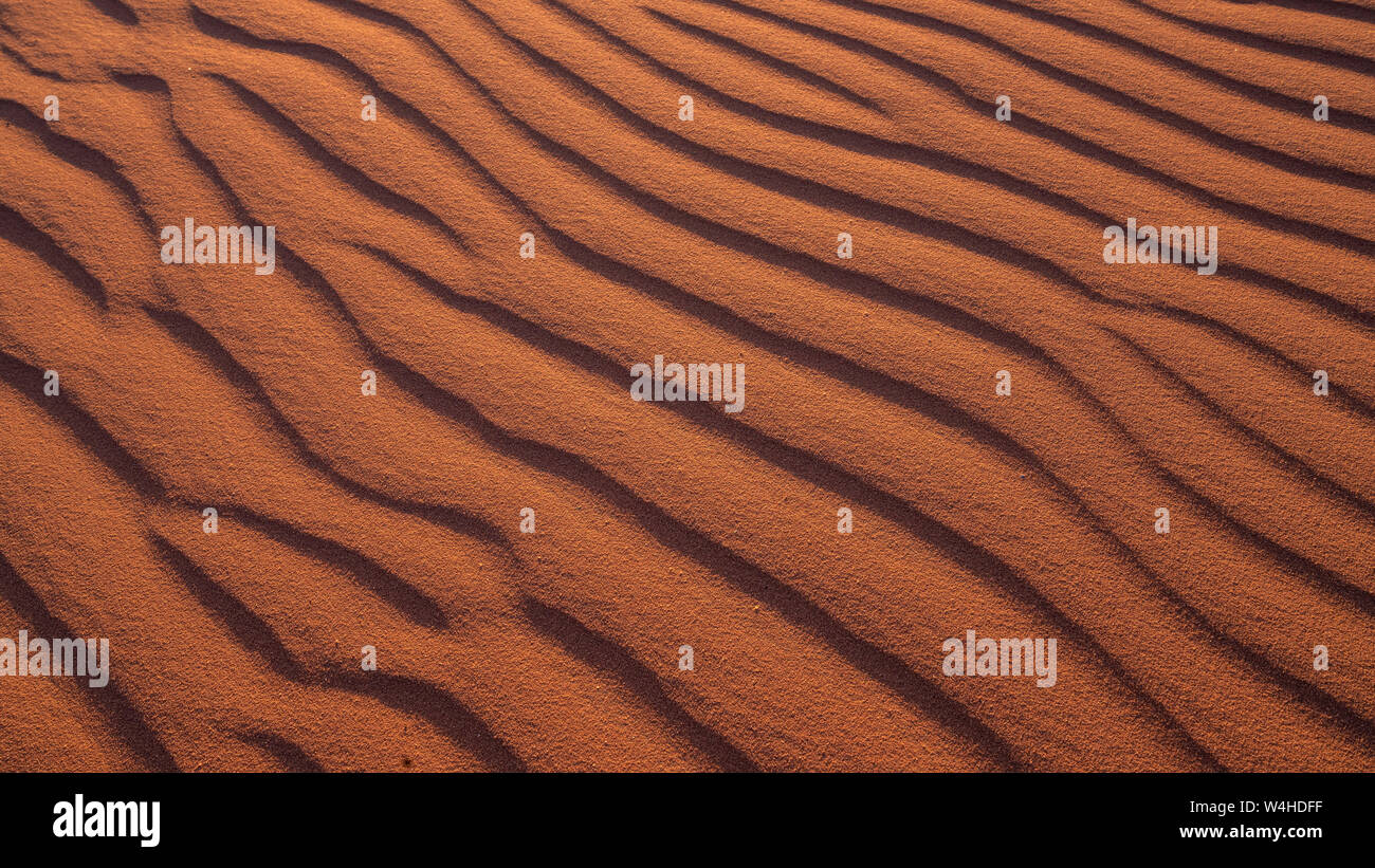 Piccole dune di sabbia nel deserto di Wadi Rum, Giordania Foto Stock