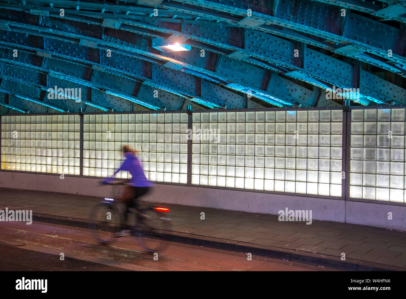 Sottopassaggio, illuminato, Ursulastra§e a Colonia, alla stazione principale Foto Stock