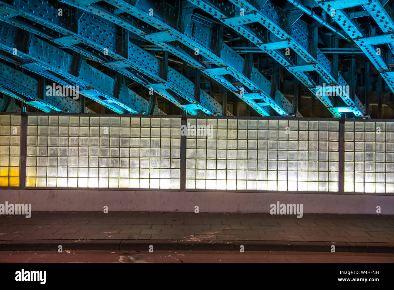 Sottopassaggio, illuminato, Ursulastra§e a Colonia, alla stazione principale Foto Stock