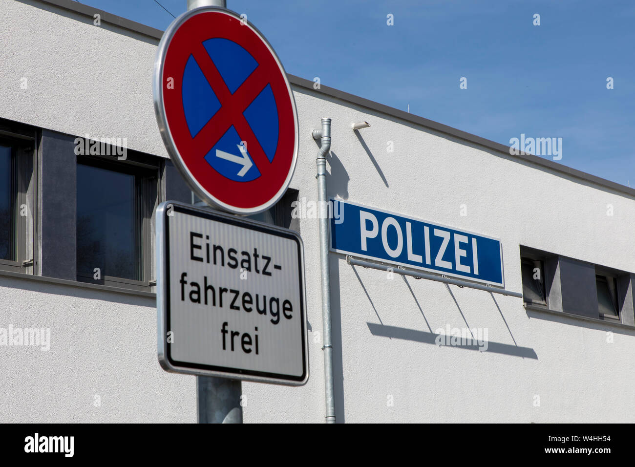 Stazione di polizia, nessun arresto, disponibile solo per i veicoli di emergenza, Foto Stock