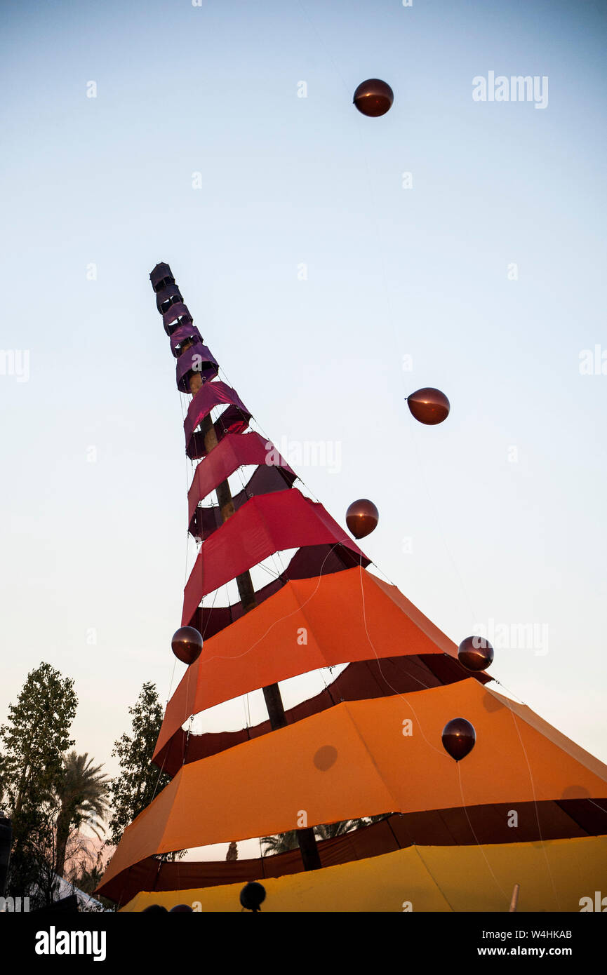 Palloncini volare al di sopra della Valle di Coachella Music Festival Foto Stock