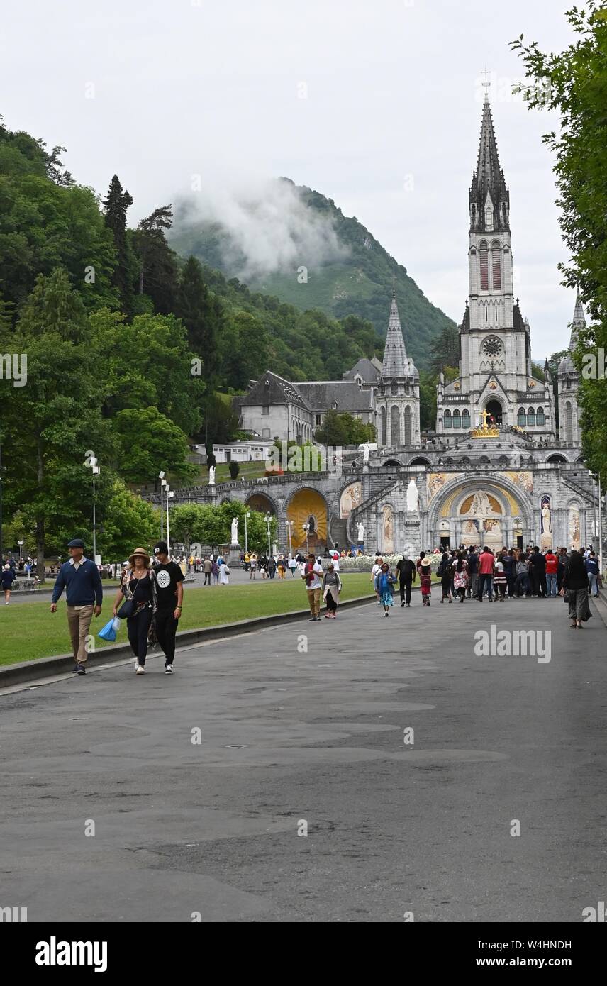Ihe basiliche a Lourdes, Francia Foto Stock