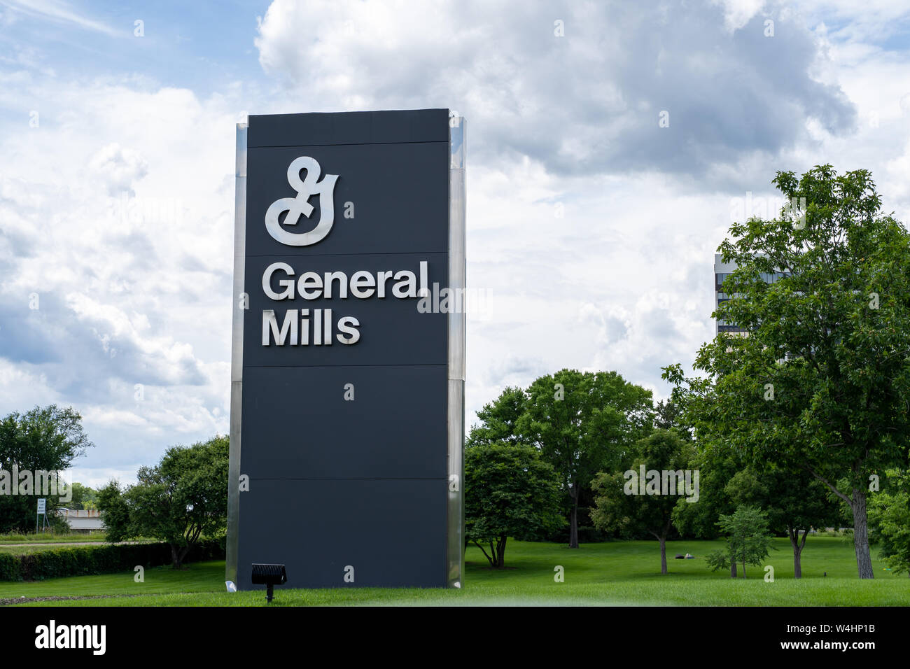 Golden Valley, Minnesota - Luglio 21, 2019: un segno di benvenuto presso il General Mills sede nell'area suburbana di Minneapolis, Minnesota. Questo è un consumatore pac Foto Stock