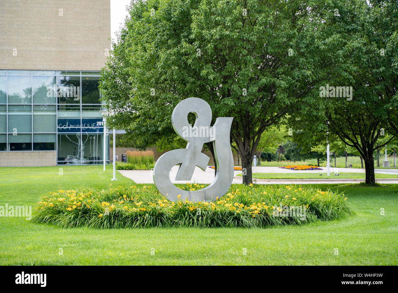 Golden Valley, Minnesota - Luglio 21, 2019: un grande segno G Alla General Mills sede nell'area suburbana di Minneapolis, Minnesota. Questo è un consumatore packa Foto Stock