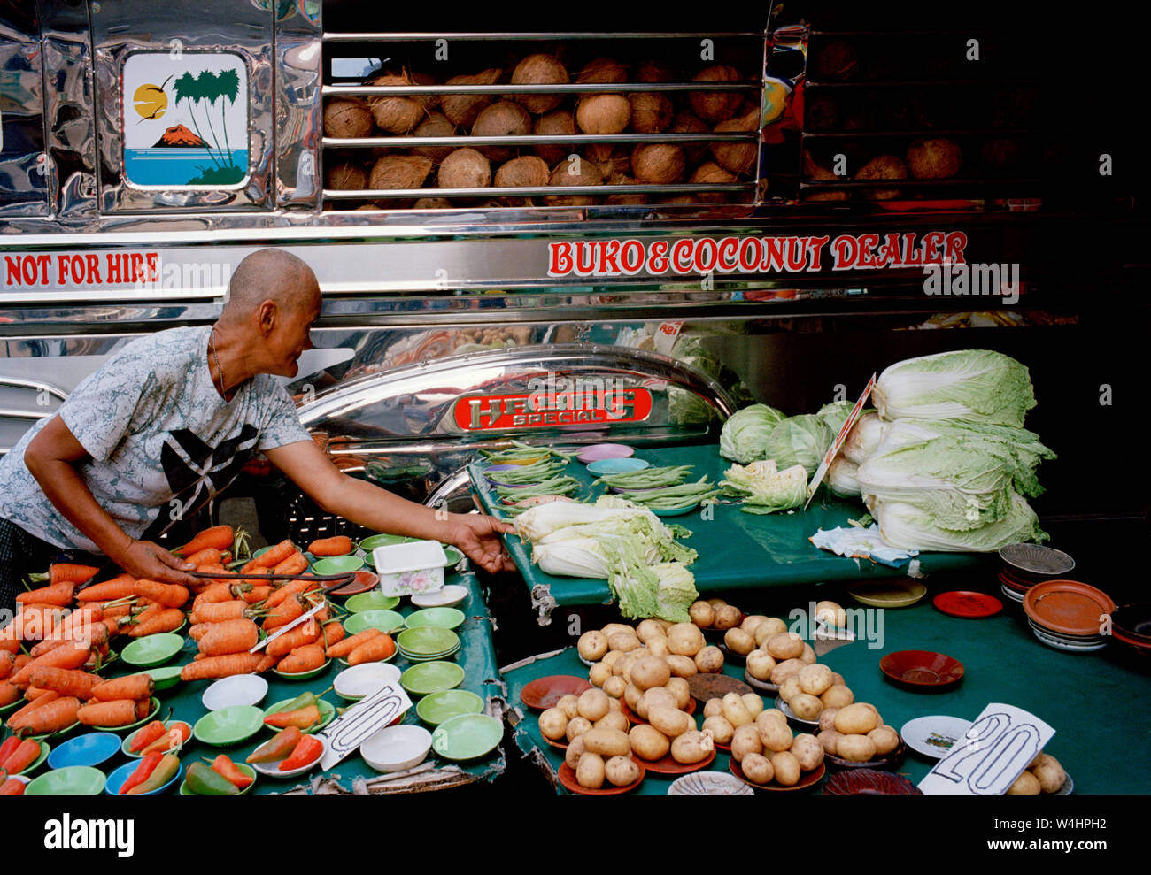 Il concessionario di noce di cocco a Manila in Luzon Metro Manila nelle Filippine del Sud-est asiatico in Estremo Oriente Foto Stock