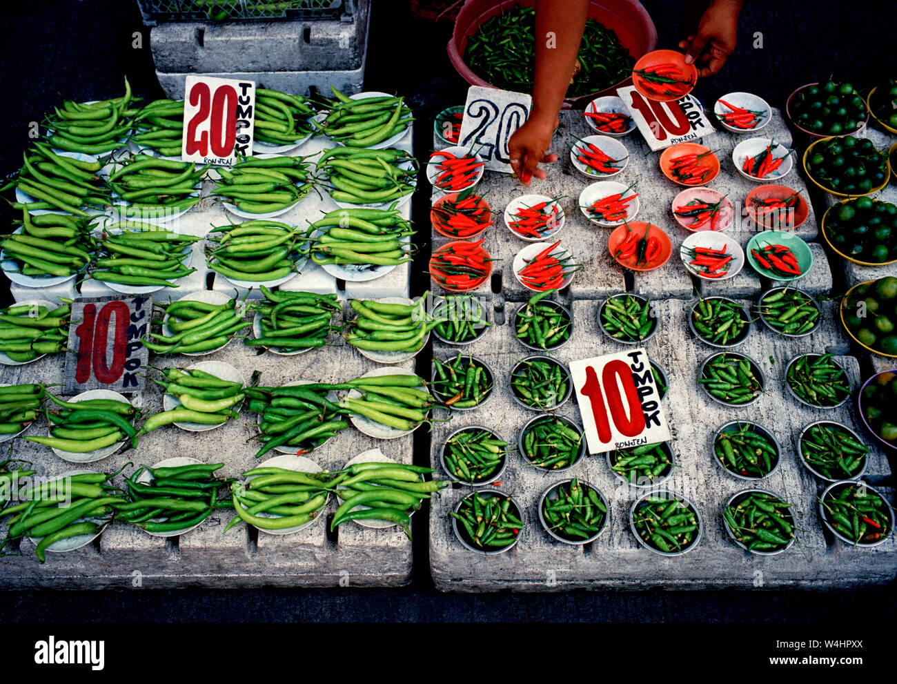 Il peperoncino in un mercato di strada a Manila nelle Filippine del Sud-est asiatico in Estremo Oriente Foto Stock