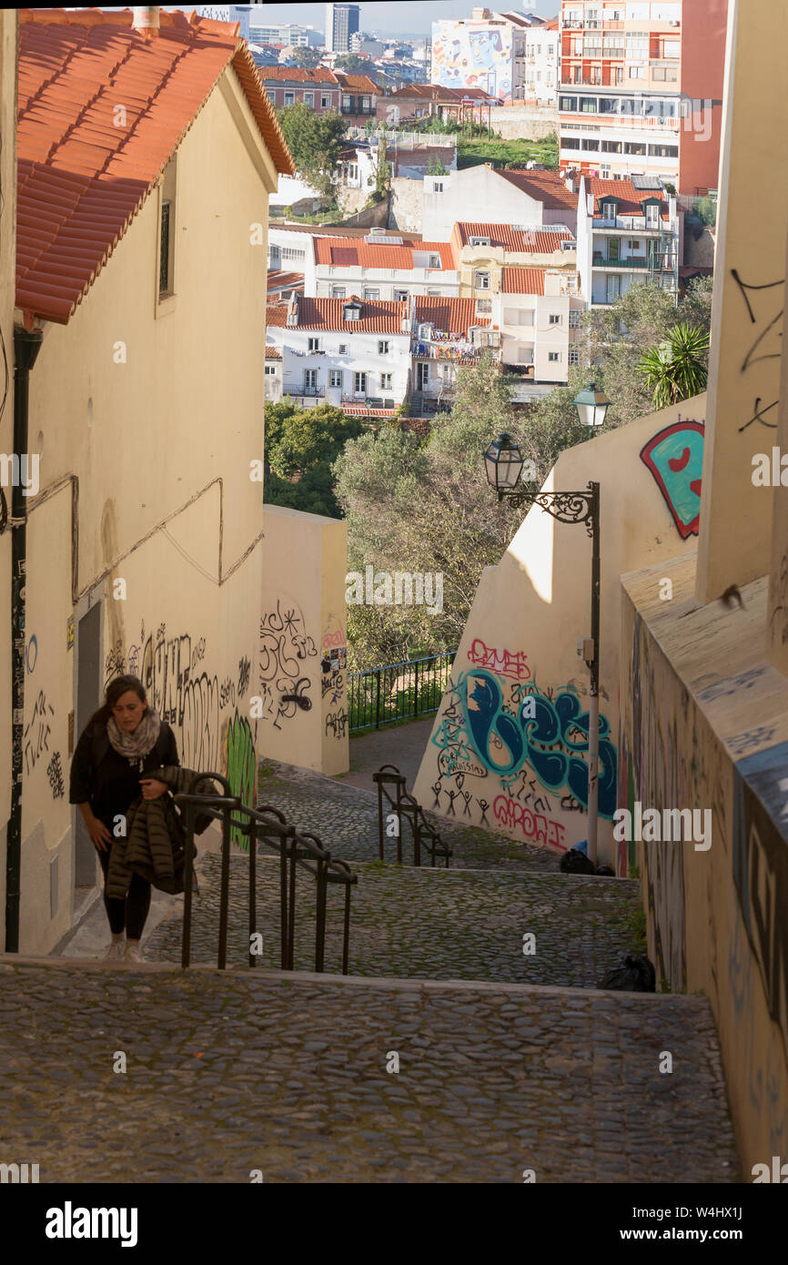 Caracol da Graça, una ripida pista pedonale in Graça, Lisbona, Portogallo Foto Stock