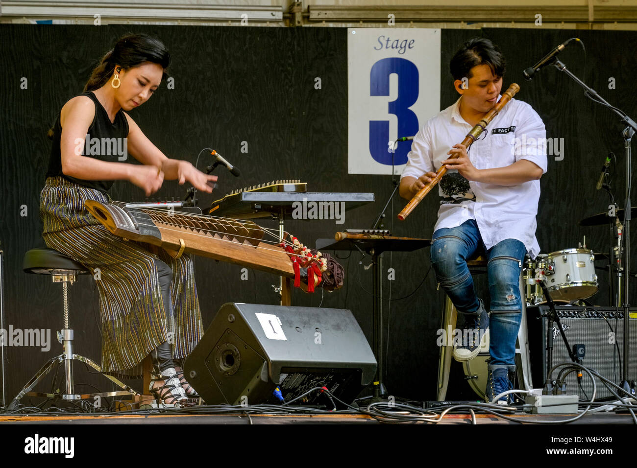 Il coreano Jazz Trad gruppo, Stringa nero, Vancouver Folk Music Festival, Vancouver, British Columbia, Canada Foto Stock