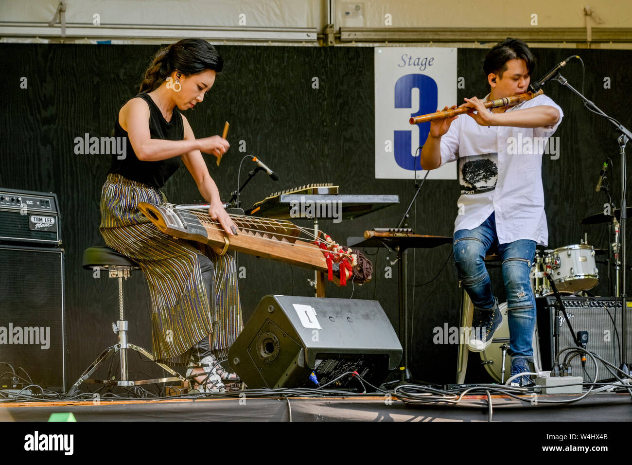 Il coreano Jazz Trad gruppo, Stringa nero, Vancouver Folk Music Festival, Vancouver, British Columbia, Canada Foto Stock