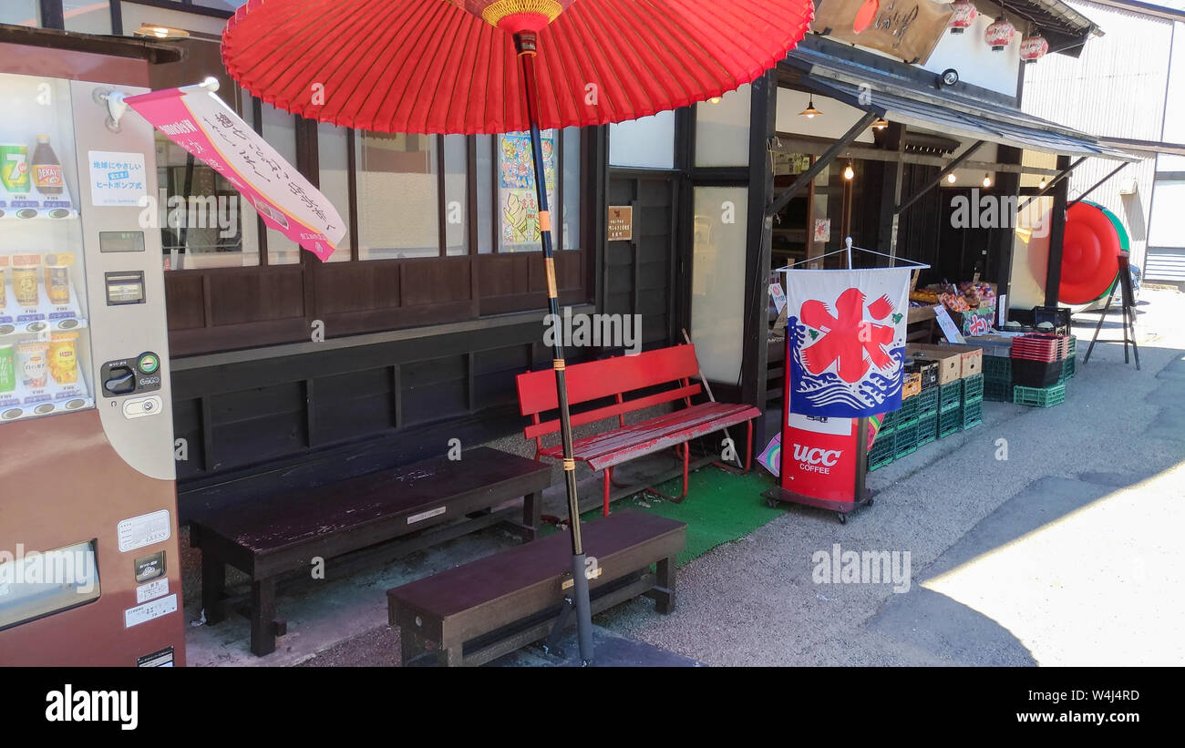 Street View di Kakunodate, una città situata nel distretto di Senboku, Prefettura di Akita, Giappone. Kakunodate è famoso per il Bukeyashiki (samurai residences) Foto Stock