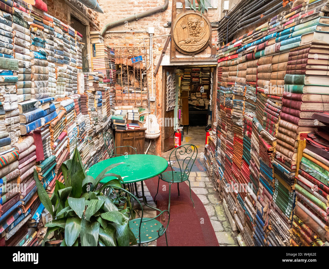 Libreria Acqua alta a Venezia, Italia Foto stock - Alamy