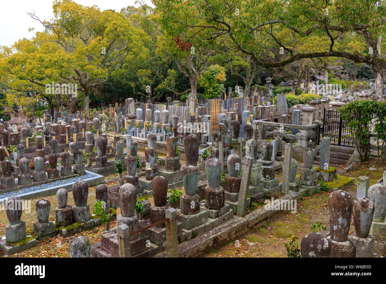 Tradizionale Giapponese del cimitero di Konkai Kyomo-ji Foto Stock