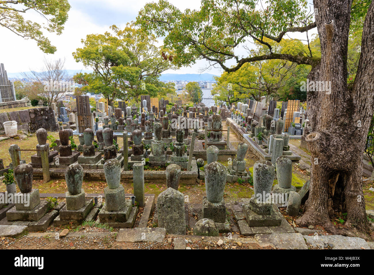 Tradizionale Giapponese del cimitero di Konkai Kyomo-ji Foto Stock