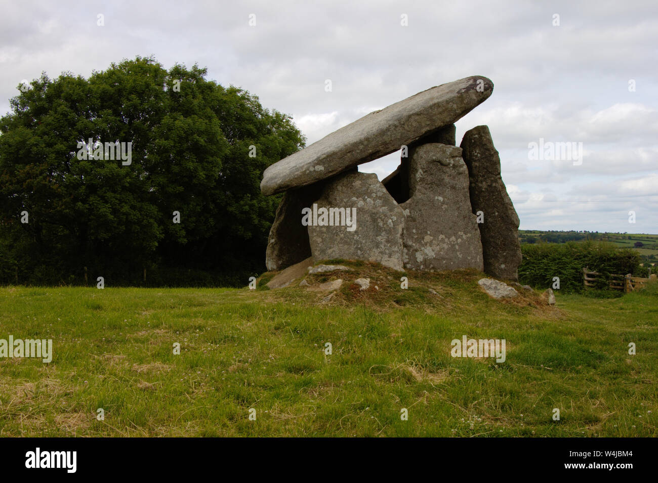 Quoit Trevethy. Cornish neolitico tomba del portale a Bodmin Moor, Cornwall, Regno Unito. Foto Stock
