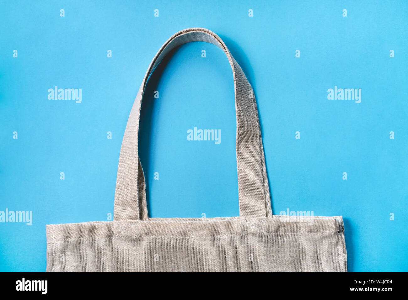 Tessuto eco-bag su sfondo blu Foto Stock