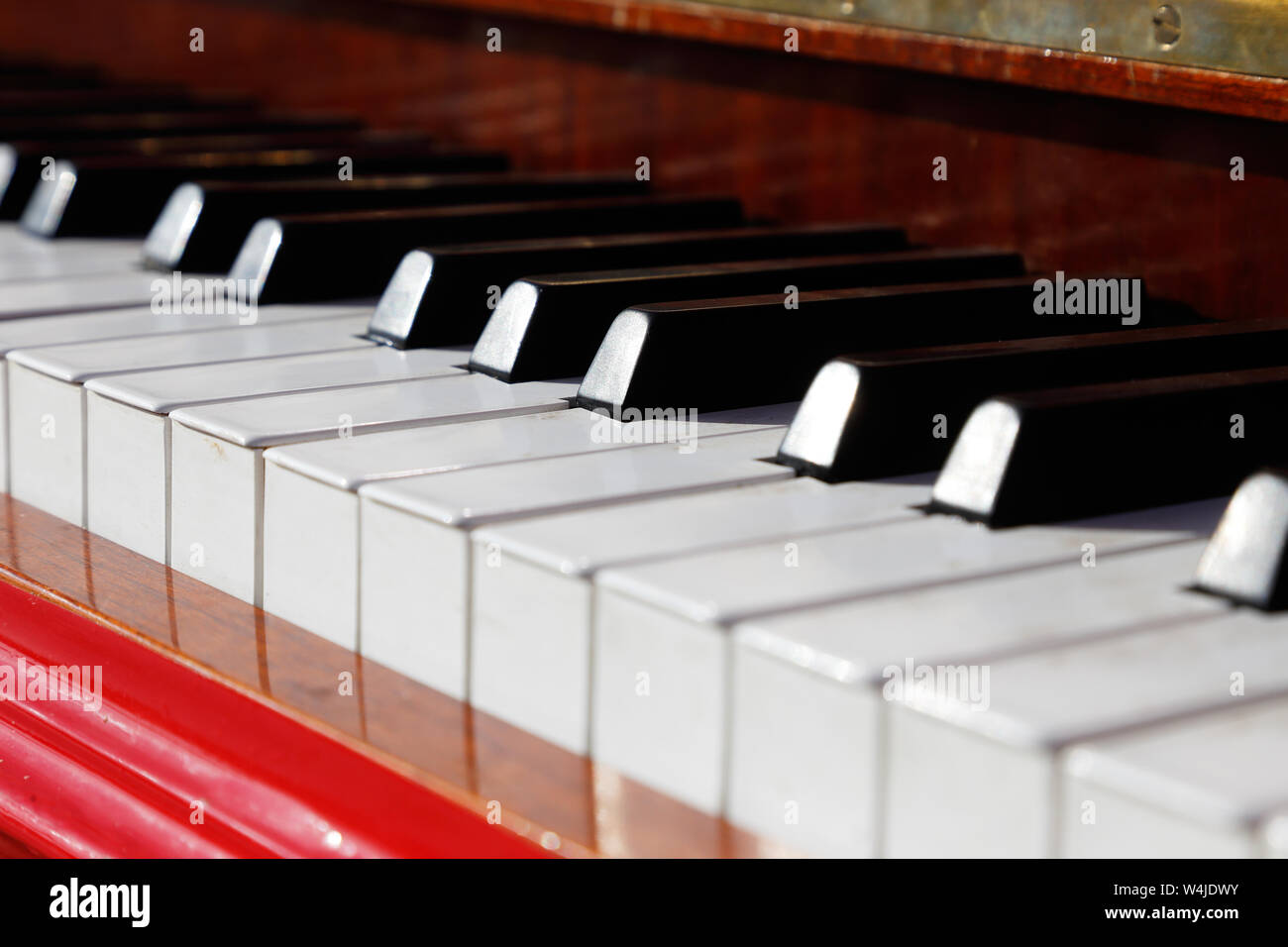 Close-up di una tastiera di pianoforte. Foto Stock