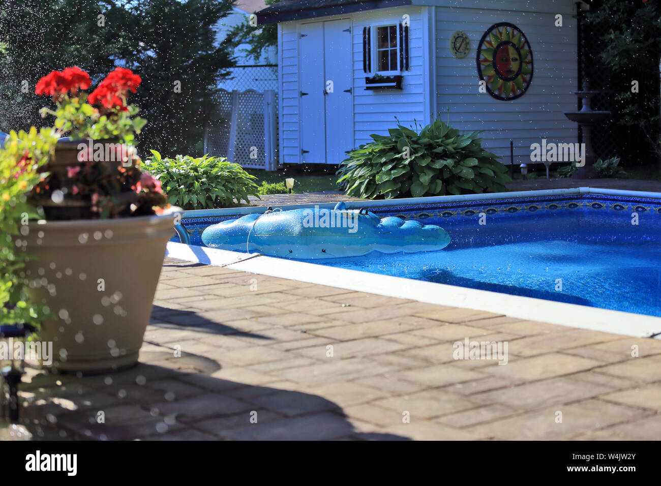 Backyard inground pool Long Island New York Foto Stock