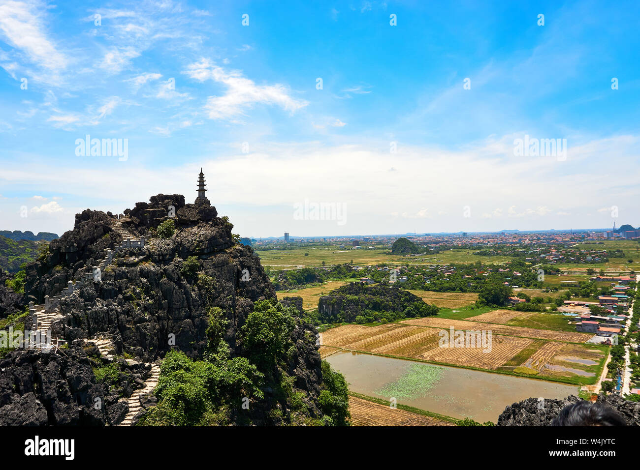 Vista dalla grotta Mua montagna in Ninh Binh Tam Coc Foto Stock