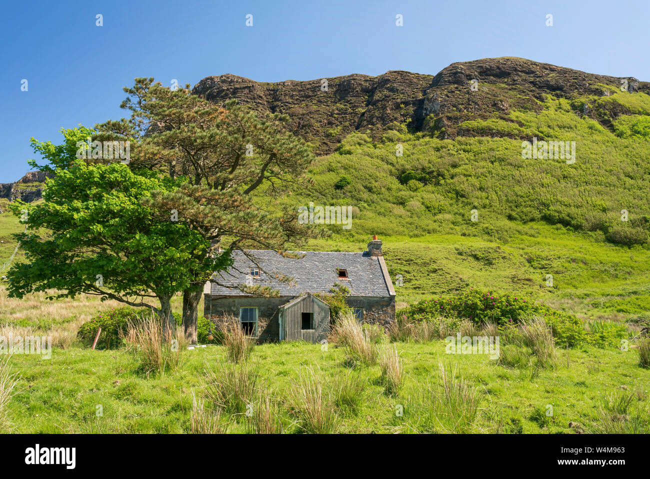 Abbandonato croft cottage in Cleadale, Isola di Eigg, piccole isole, Scozia. Foto Stock