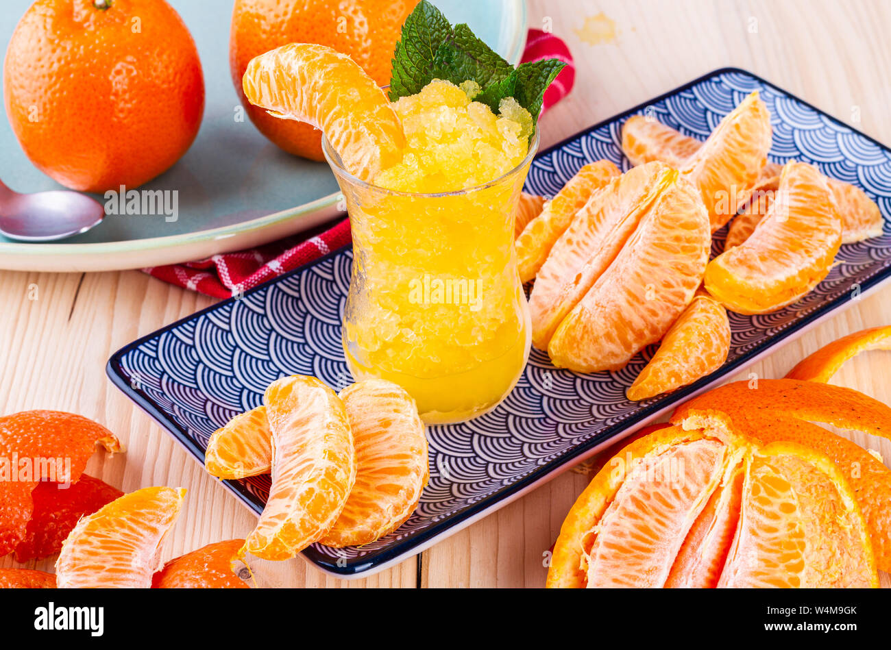 Il sorbetto alla frutta. Congelati succo da frutta tropicale. Gustoso gelato. Dieta di frutta. Il gusto dell'estate. A che serve di vitamine. Foto Stock