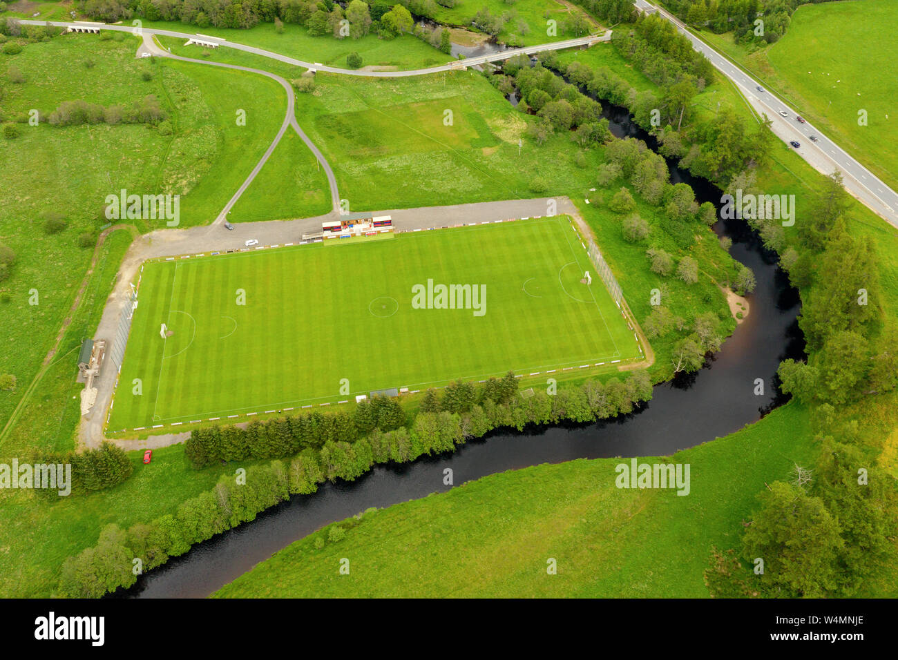 Vista aerea della Dell. La casa di Kingussie Shinty Club, a Kingussie, Scozia. Foto Stock