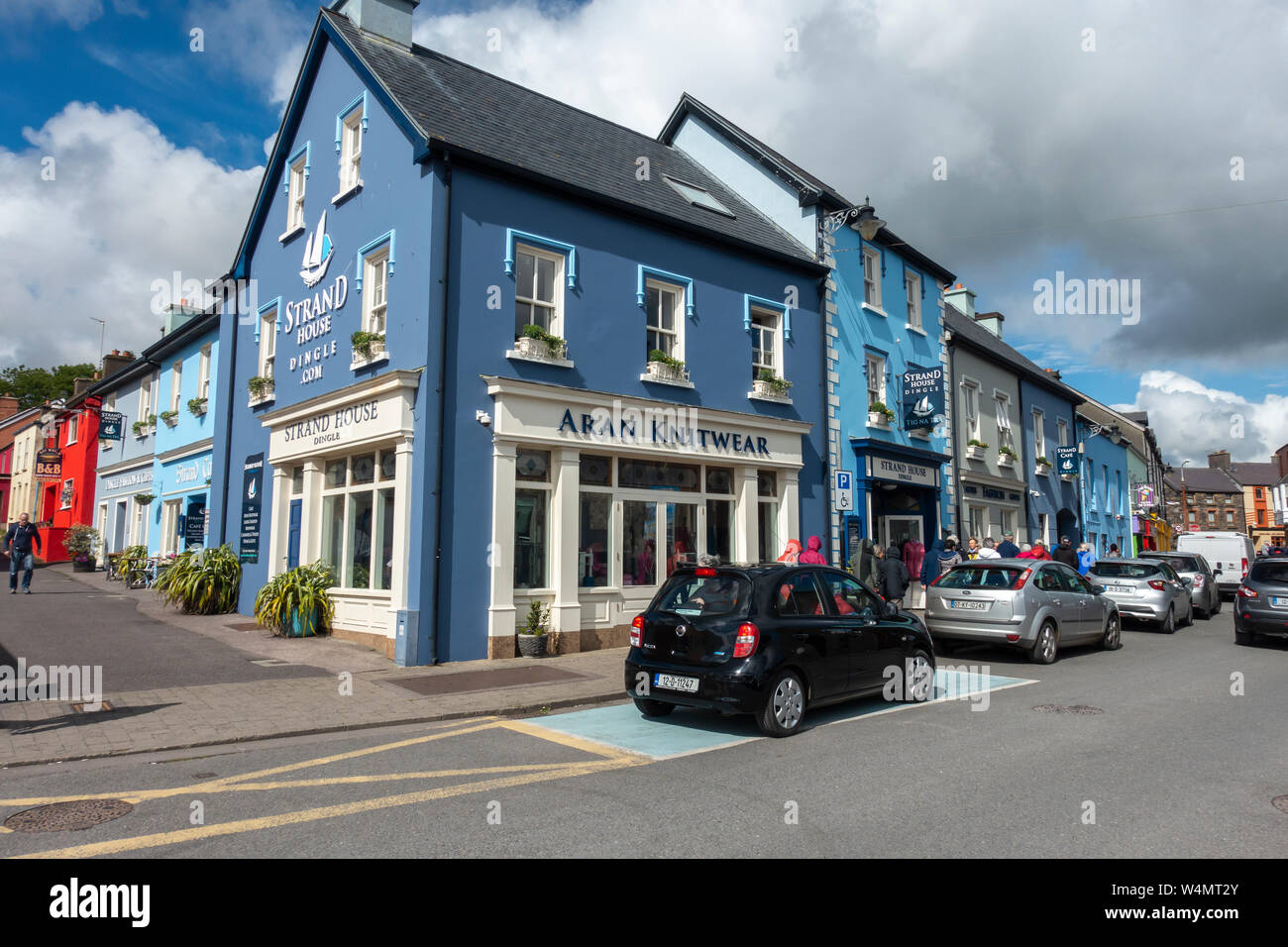 Strand House sul filamento Street sul lungomare di Dingle, nella contea di Kerry, Repubblica di Irlanda Foto Stock