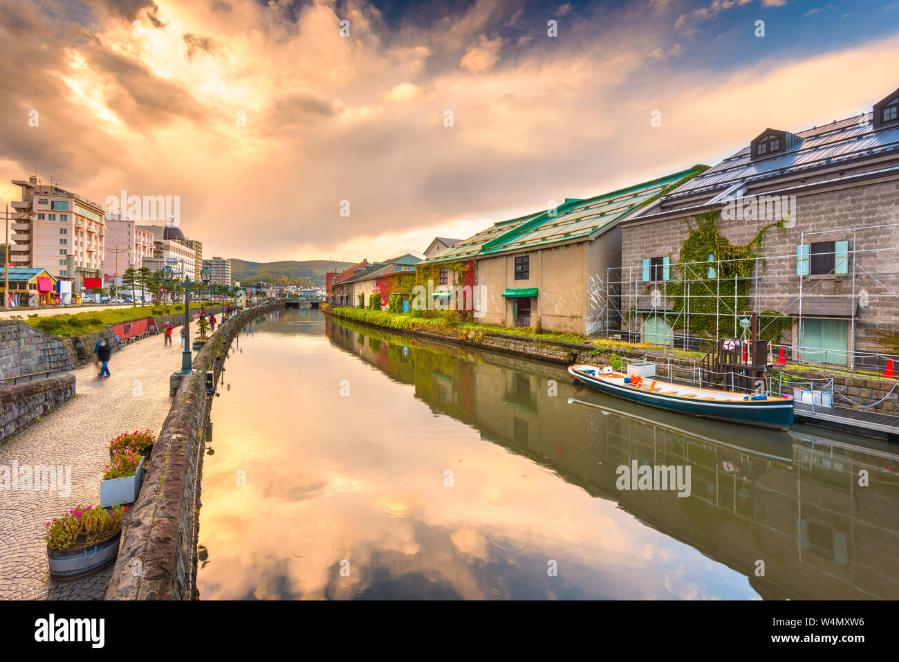 Otaru storico canali in Otaru, prefettura di Hokkaido, Giappone al crepuscolo. Foto Stock