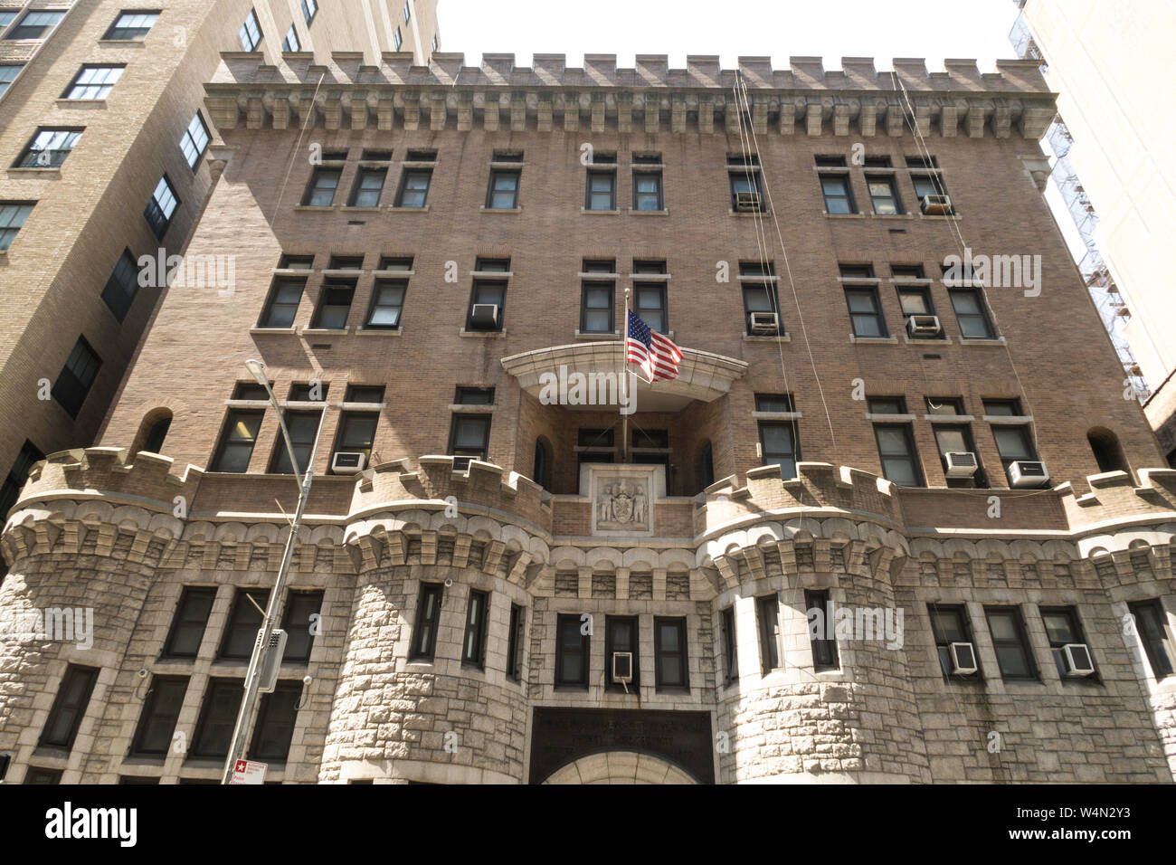 Xxiii Precinct NYPD per il controllo del traffico è divisione di fortezza medievale landmark, Chelsea, New York, Stati Uniti d'America Foto Stock