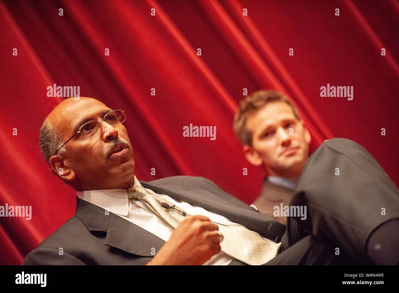 Angolo di visualizzazione di ex politici Michael Steele e Aaron Schock, partecipando a un affari esteri simposio presso la Johns Hopkins University, Baltimora, Maryland, 5 novembre 2009. Dall'Homewood raccolta di fotografie. () Foto Stock